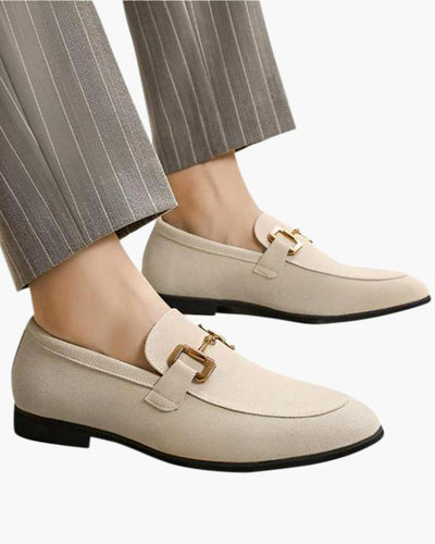 Zapatos de ante de lujo para un estilo elegante.